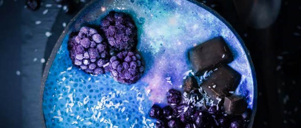 藍色冰淇淋、藍色糖果、藍色蛋糕、藍色酒飲……